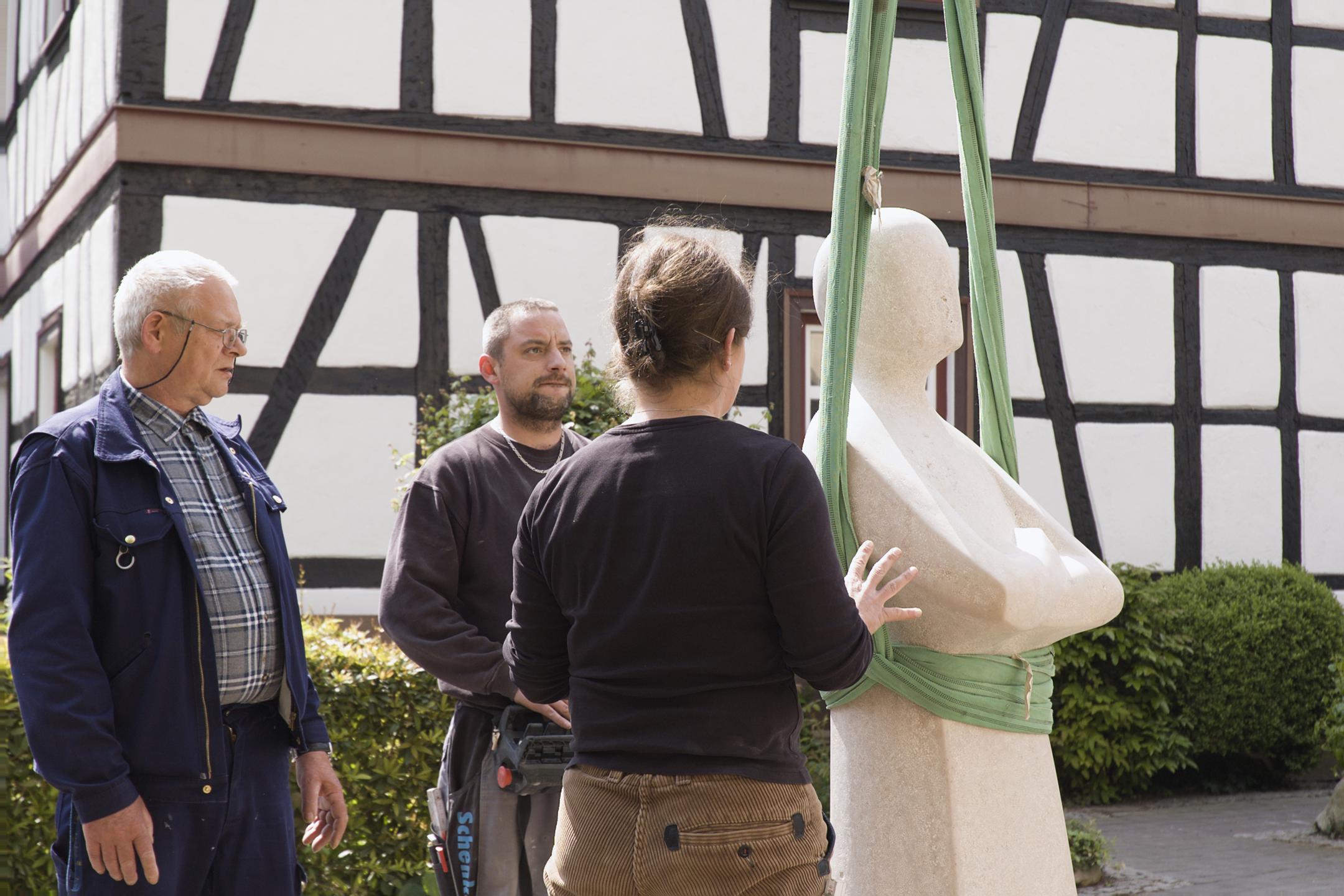 Opferdenkmal Oberursel, Aufstellung der dritten Figur